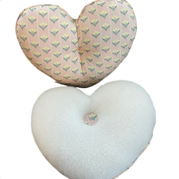 Decorative heart pillows target set of 2 in mint condition - Picture 5 of 5